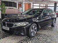 Gebraucht BMW 520 Sport Line 190 PS (139 kW) 2023 Black sapphire metallic Kombi