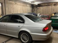 Gebraucht BMW 525 163 PS (119 kW) 2001 Silber Limousine