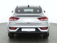 Neu Hyundai i30 140 PS (102 kW) 2025 Shimmeringsilvermet. Limousine