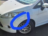 Gebraucht Ford Fiesta Trend 95 PS (69 kW) 2010 Weiß Kleinwagen