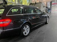 Gebraucht Mercedes E200 183 PS (134 kW) 2011 Schwarz Kombi