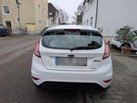 Gebraucht Ford Fiesta Trend 60 PS (44 kW) 2014 Weiß Kleinwagen