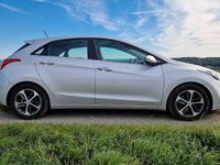 Gebraucht Hyundai i30 Trend 110 PS (80 kW) 2015 Silber Limousine