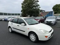 Gebraucht Ford Focus Trend 101 PS (74 kW) 2001 Weiß Limousine