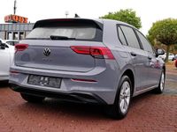 Gebraucht VW Golf VIII Life 131 PS (96 kW) 2023 Grau Limousine