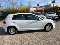 Gebraucht VW Golf VII 86 PS (63 kW) 2018 Weiß Limousine