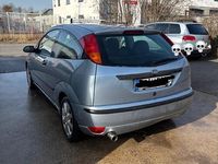 Usata Ford Focus 100 CV (73 kW) 2004 Blu Utilitaria