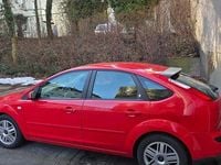 Gebraucht Ford Focus Ghia 116 PS (85 kW) 2005 Rot Limousine