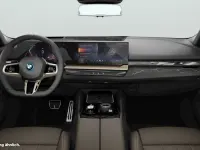 Gebraucht BMW 550e M Sport 313 PS (230 kW) 2025 Carbonschwarz Kombi