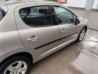 Gebraucht Peugeot 207 95 PS (69 kW) 2008 Silber Kleinwagen