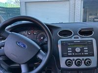 Gebraucht Ford Focus Ambiente 101 PS (74 kW) 2005 Silber Limousine