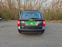 Gebraucht Kia Carens 140 PS (102 kW) 2007 Grau Van / Kleinbus