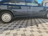 Gebraucht Mercedes E230 136 PS (100 kW) 1986 Blau Limousine