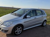 Gebraucht Mercedes B180 109 PS (80 kW) 2010 Silber Van / Kleinbus