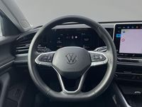 Gebraucht VW Passat Elegance 150 PS (110 kW) 2025 Silber Kombi