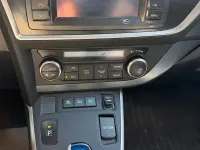 Gebraucht Toyota Auris Hybrid Executive 99 PS (72 kW) 2013 Weiß Kombi