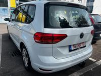 Gebraucht VW Touran Trendline 110 PS (80 kW) 2016 Pure white Van / Kleinbus