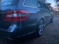 Używany Mercedes E63 AMG AMG 557 KM (409 kW) 2011 Szary Kombi