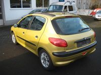 Gebraucht Peugeot 206 Premium 75 PS (55 kW) 2002 Gelb Limousine