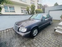Gebraucht Mercedes E200 1993 Violet Limousine