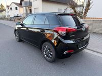 Gebraucht Hyundai i20 99 PS (72 kW) 2016 Schwarz Limousine