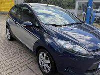 Gebraucht Ford Fiesta Trend 82 PS (60 kW) 2012 Blau Kleinwagen