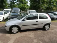 Używany Opel Corsa 75 KM (55 kW) 2000 Srebrny Sedan/Limuzyna
