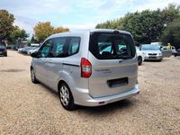 Gebraucht Ford Tourneo Trend 95 PS (69 kW) 2016 Grau Kombi