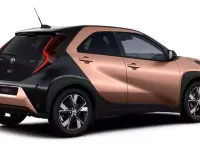 Neu Toyota Aygo 116 PS (85 kW) 2026 Cinnamon bronze met. / black Kleinwagen