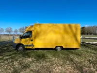 Second-hand Iveco Daily 106 CP (77 kW) 2009 Galben Van