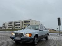 Second-hand Mercedes E230 131 CP (96 kW) 1991 Berlinǎ
