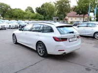 Gebraucht BMW 330e Sport Line 292 PS (214 kW) 2022 Weiß Kombi
