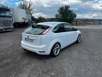 Gebraucht Ford Focus 101 PS (74 kW) 2009 Weiß Kleinwagen