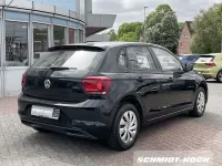 Gebraucht VW Polo Trendline 65 PS (47 kW) 2018 Deep black perleffekt (schwarz) Kleinwagen