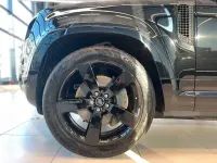 Gebraucht Land Rover Defender HSE 249 PS (183 kW) 2023 Santorini black (metallic) SUV