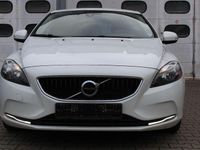 Gebraucht Volvo V40 Kinetic 120 PS (88 kW) 2016 Ice white Kombi