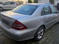 Second-hand Mercedes C220 143 CP (105 kW) 2002 Argintiu Berlinǎ