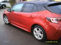 Gebraucht Toyota Corolla Hybrid Club 156 PS (114 kW) 2019 Rot Limousine