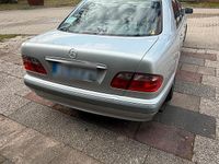 Gebraucht Mercedes E320 Classic 197 PS (144 kW) 2001 Silber Limousine