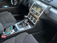 Gebraucht VW Passat 140 PS (102 kW) 2009 Blau Kombi