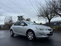 Gebraucht Opel Astra Edition 140 PS (102 kW) 2010 Silber Limousine