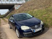Gebraucht VW Jetta 105 PS (77 kW) 2008 Blau Limousine