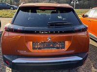 Gebraucht Peugeot e-2008 Allure 100 kW (136 PS) 2021 Orange fusion SUV