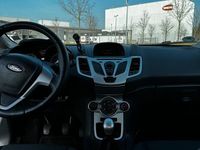 Gebraucht Ford Fiesta 97 PS (71 kW) 2012 Blau Kleinwagen