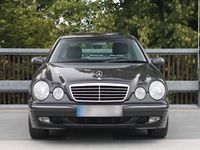 Second-hand Mercedes E320 Elegance 224 CP (164 kW) 2000 Gri Berlinǎ