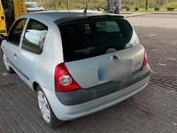 Gebraucht Renault Clio II 75 PS (55 kW) 2002 Silber Kleinwagen