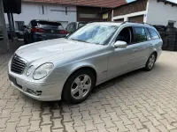 Usado Mercedes E220 Avantgarde 170 CV (125 kW) 2007 Plateado Familiar
