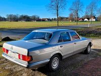 Second-hand Mercedes E280 185 CP (136 kW) 1982 Argintiu Berlinǎ