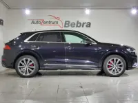 Gebraucht Audi Q8 S-Line 286 PS (210 kW) 2018 Orcaschwarz/deep black SUV