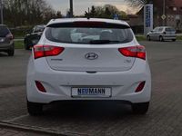 Gebraucht Hyundai i30 101 PS (74 kW) 2016 Weiß Limousine
